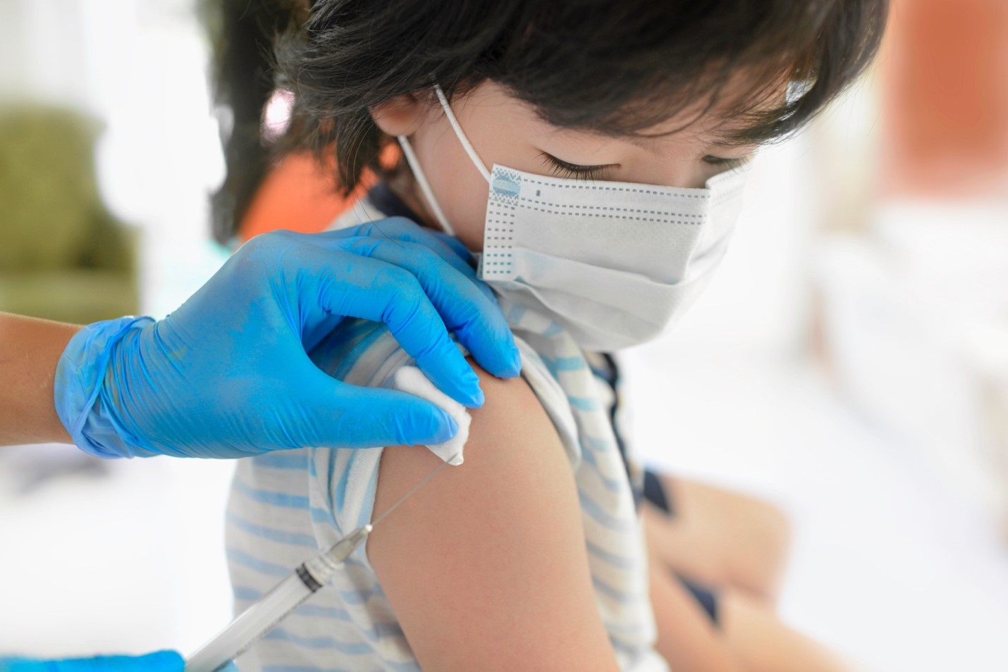 Simak! Efek Samping Lain yang Mungkin Dialami Si Kecil Setelah Vaksin