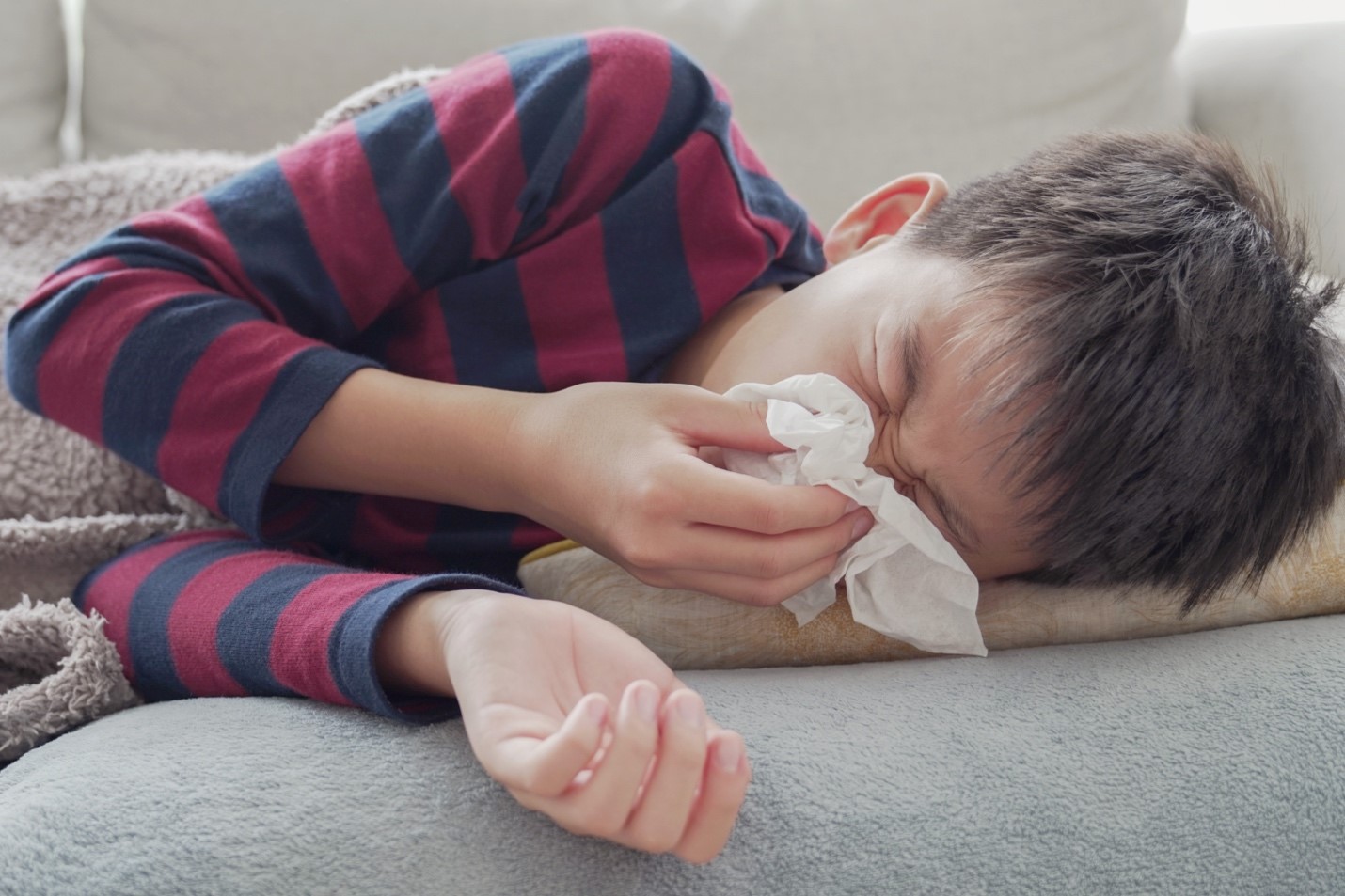 Anak Batuk Saat Tidur dan Bersin-Bersin di Pagi Hari, Mungkinkah Disebabkan oleh Alergi?