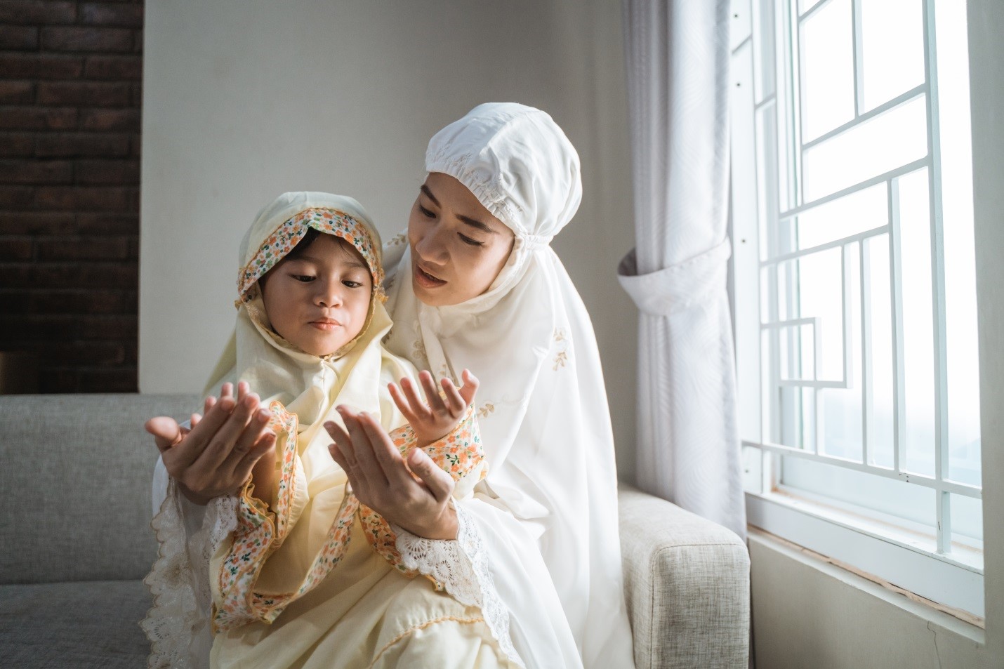 Anak Demam Saat Belajar Berpuasa? Yuk, Atasi Dengan Cara Ini, Moms!